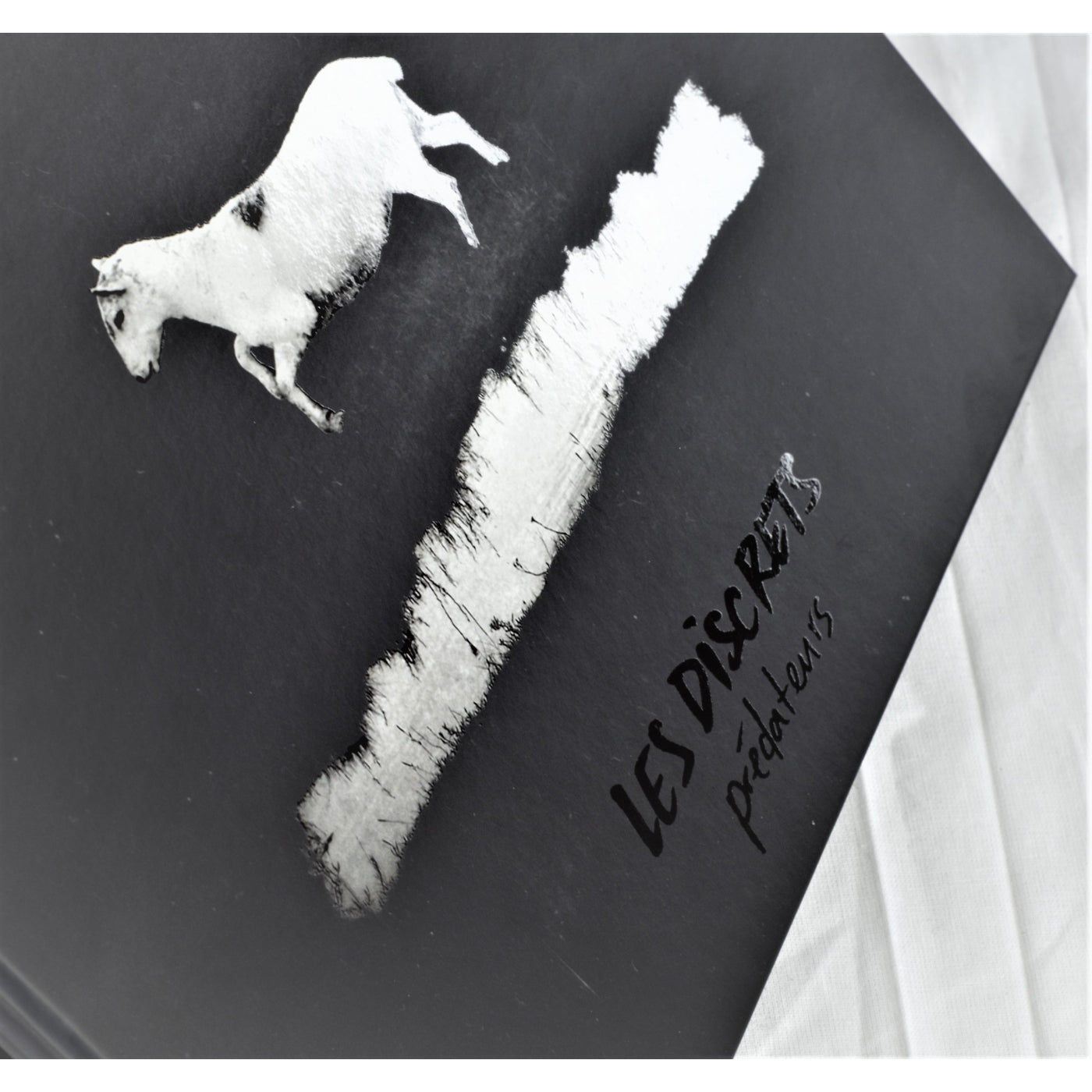 Les Discrets - Prédateurs (Artbook 2CD+DVD-ROM)