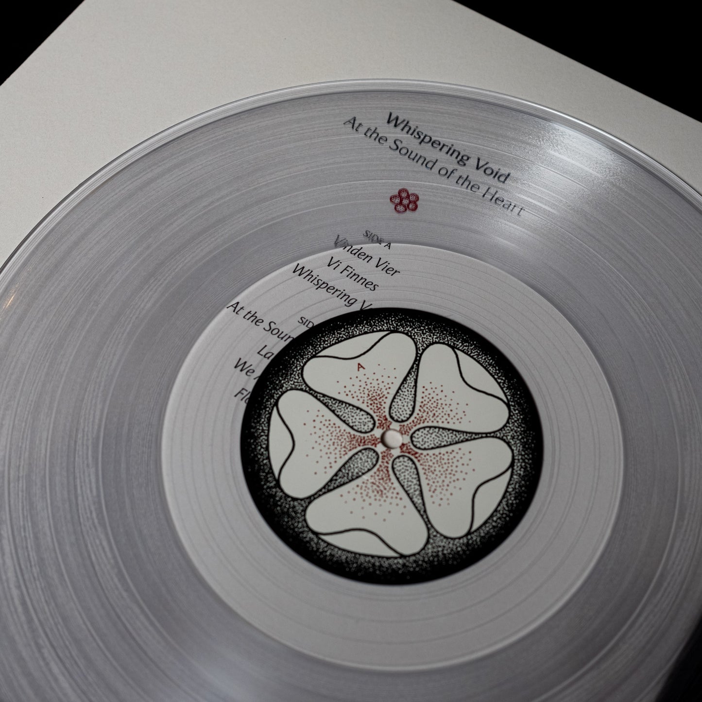 Whispering Void - Al Sonido del Corazón (Vinilo desplegable)